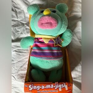 Fisher Price 2010 Green Sing A Ma Jigs Sings Its Raining Its Pouring Plush Toy